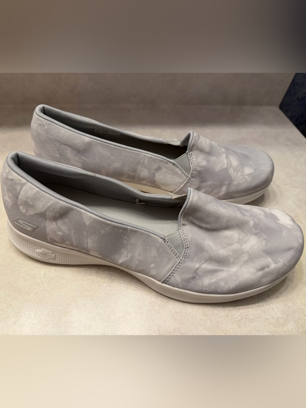 Skechers Women's Light Gray Tie-Dye Slip-On Flats